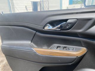 2021 GMC Acadia FWD SLE - Driver's Front Door Image